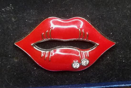 Брошь "Губы, поцелуй"