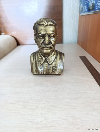 Бюст Сталина