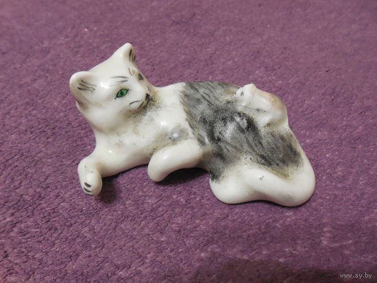 Фарфоровая статуэтка "Кот и мышь"