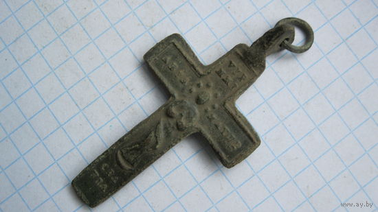 Крестик старинный, католический, нательный. Бронза, литье.