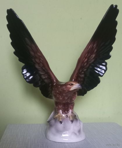 Фарфоровая статуэтка Орёл Германия склейка скол