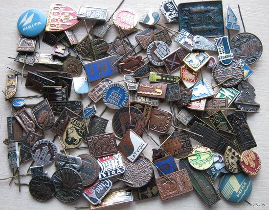 Значки стран Балтии, 100 штук, без повторов, все разные.