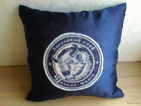 Мини-Подушка - С Вышитым Логотипом - "Хоккейный Клуб "Динамо" Минск" - Размеры: 37/37 см.