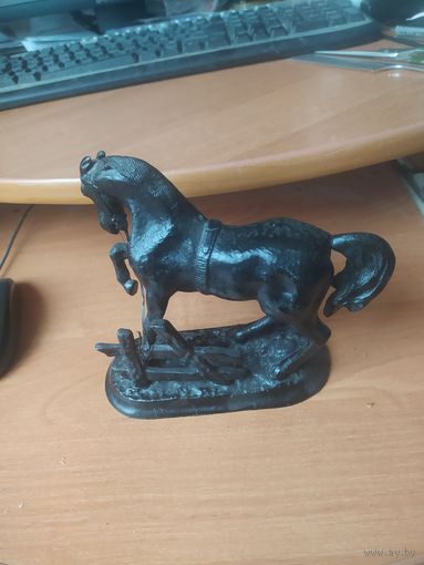 Статуэтка "Лошадь у плетня". Чугун, литьё, Куса 1978 г.