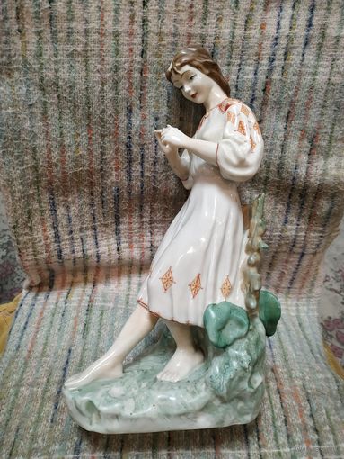 Статуэтка гадание на ромашке, очень редкая, ранняя.