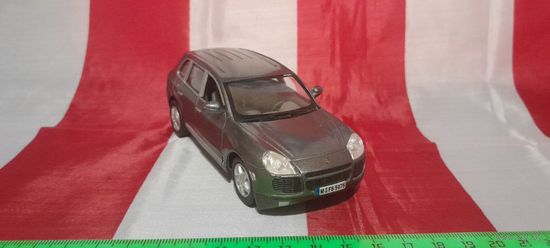 Машинка (модель) Kinsmart 1:38 Porsche Cayenne Turbo