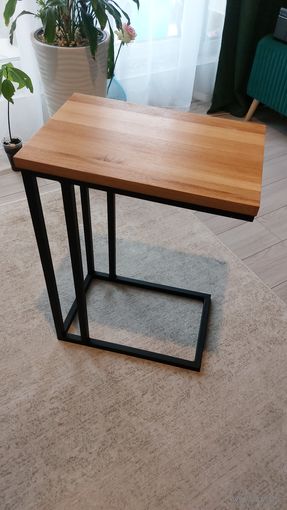 Столик из натурального дерева