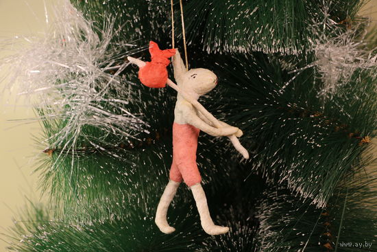 Ёлочная игрушка папье-маше, "Заяц с котомкой".