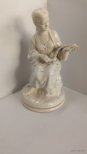 Девушка с венком статуэтка Минск ффз, состояние