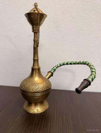 Миниатюрный  кальян (шиша), выполненный из латуни.