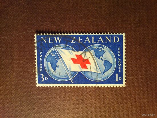 Новая Зеландия 1959 г.Флаг Красного Креста перед земным шаром./18а/