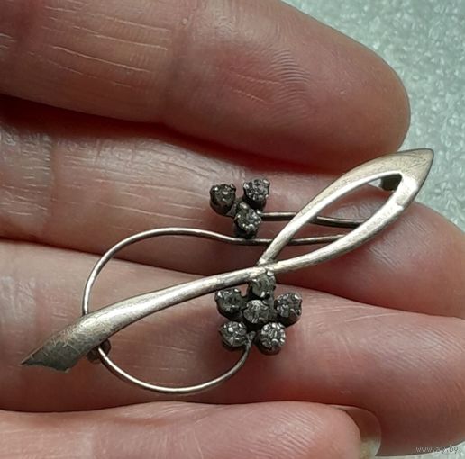 Брошь. Серебро.