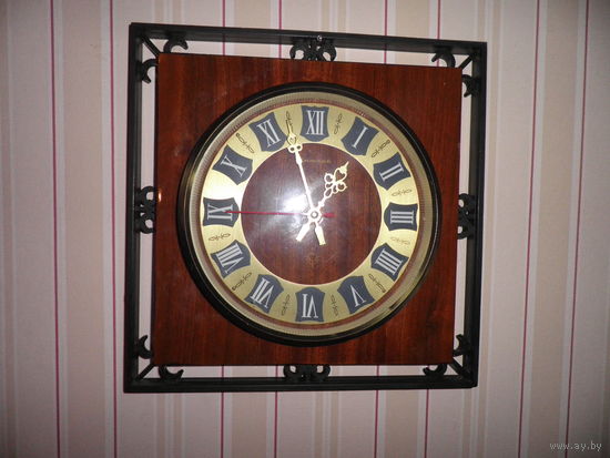 Часы настенные Янтарь кварц знак качества СССР 70-е г.С рубля.