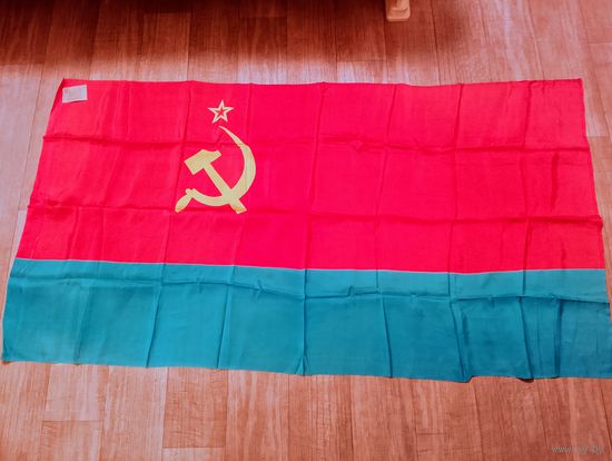 Флаг союзных республик, флаг СССР, флаг новый с этикеткой.
