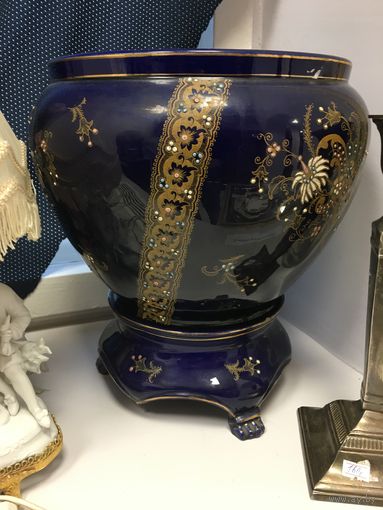 Большое кашпо с подставкой