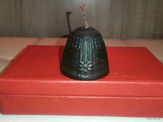 Тяжёлый, металлический колокольчик, высота 5 см.