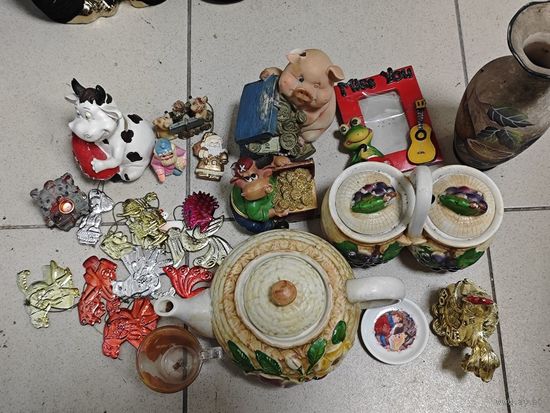 Лот сувенирной продукции из нулевых