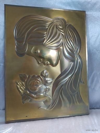 Чеканка. Девушка с розой