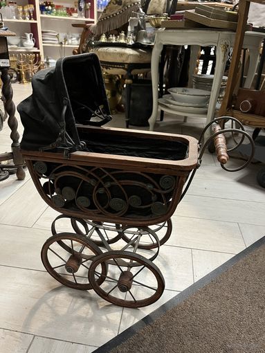 Коляска для кукол