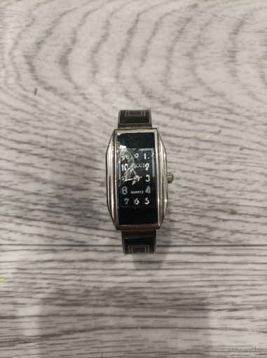 Часы Gucci