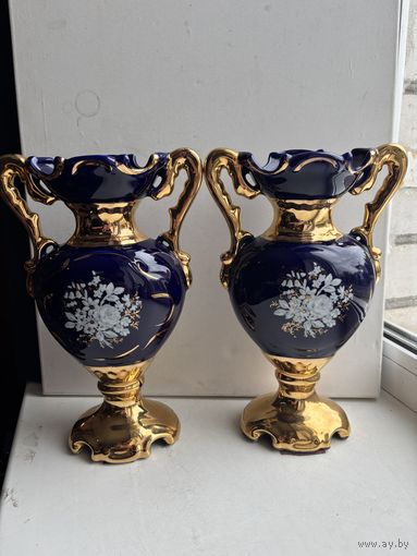Ваза винтажная с фигурными ручками позолота