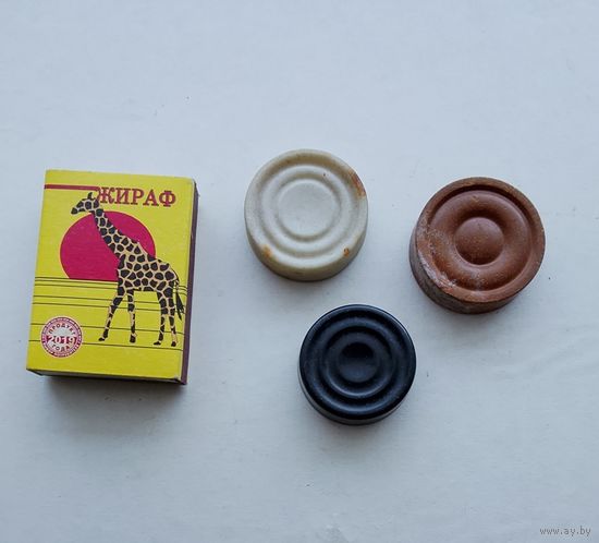 Старые фишки от настольной игры "Шашки". Цена за одну.