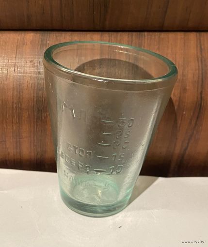 Мерный стеклянный стопарик (1940-50 годы)