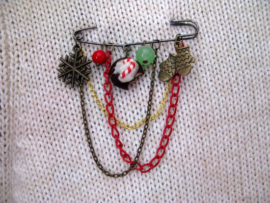 Зимняя брошь-булавка ручной работы