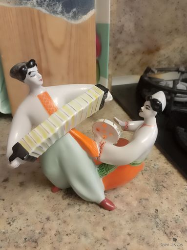 Фарфоровая статуэтка, Плясуны