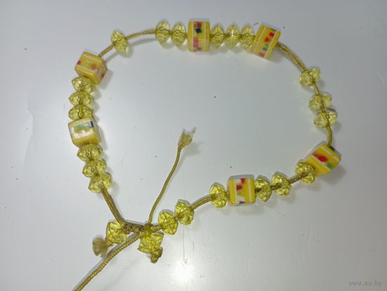 Браслет  Искуственный Янтарь . С рубля