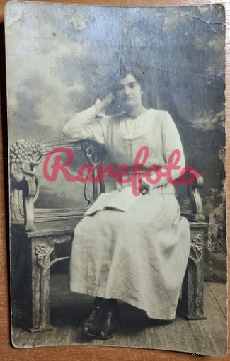 1920-е Открыточный формат межвоенная Польша западная Беларусь девушка на память типаж ретро студийное фото