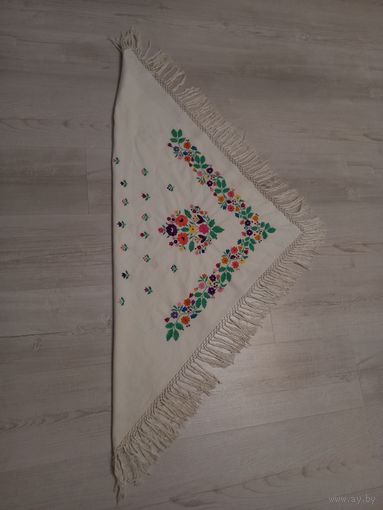 Платок головной вышитый, косынка старинная