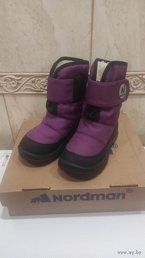 Сапоги Nordman на 28-29 размер. Цвет сирень+черный, шерсть, непромокаемые, неубиваемые. Высота 19 см, длина стельки 19 см. Отличное состояние.