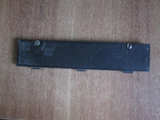 Крышка батарейного отсека радиоприёмника "Океан".