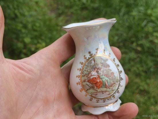 Маленькая ваза из сервиза Мадонна.