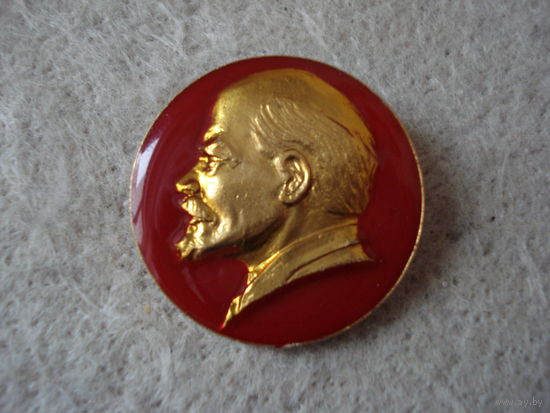 Нагрудный знак "В. И. Ленин". СССР, вторая половина прошлого века. Диаметр знака - 3,5 см !!!