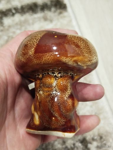Не частая фарфоровая солонка боровик,с рубля