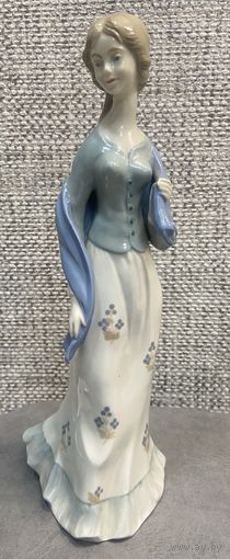 Статуэтка "Девушка с платком". Германия ГДР, мануфактура Wagner & Apel, 1973 год. Высота 27 см. Фарфор, роспись.
