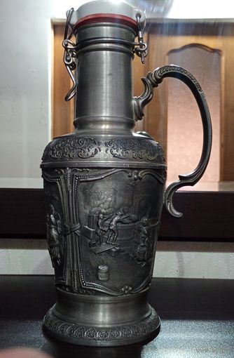 Кувшин -бутылка с пробкой,Оловянный Германия..