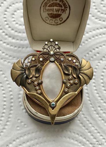 Брошь. Брошь-кулон