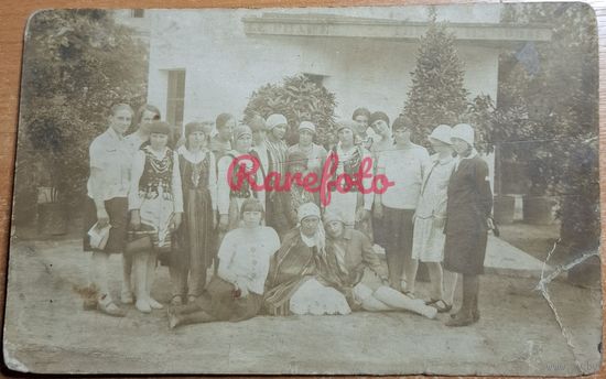 1920-е Открыточный формат межвоенная Польша западная Беларусь девушки национальный костюм фольварк типаж ретро студийное фото