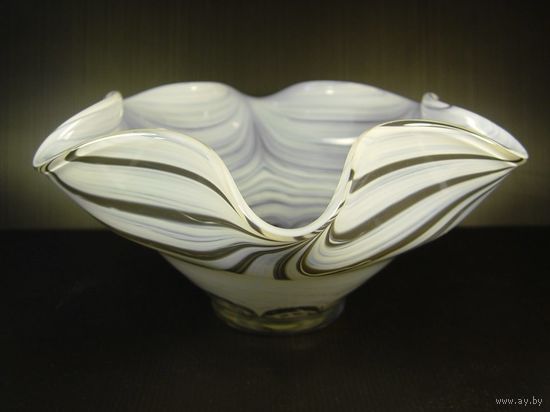 Конфетница стекольный завод Неман БССР гутная техника