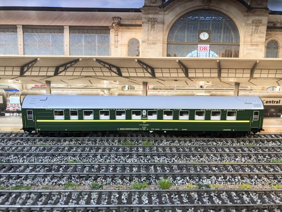 Пассажирский спальный вагон СЖД TILLIG. Масштаб НО 1:87.