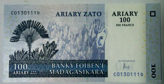 РАСПРОДАЖА!!! - МАДАГАСКАР 100 ариари 2004 год
