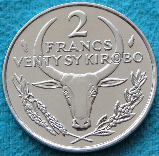 Мадагаскар. 2 франка 1980 год  KM#9  "Пуансеттия"