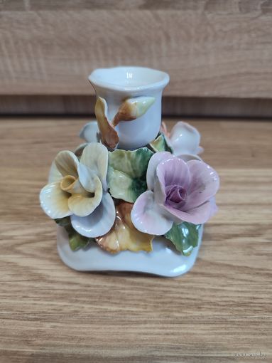 Фарфоровый подсвечник с лепниной Румыния