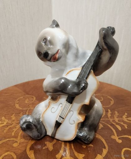Фигурка фарфоровая ссср ,, Медведь с контрабасом ,, ЛФЗ 1950 г.