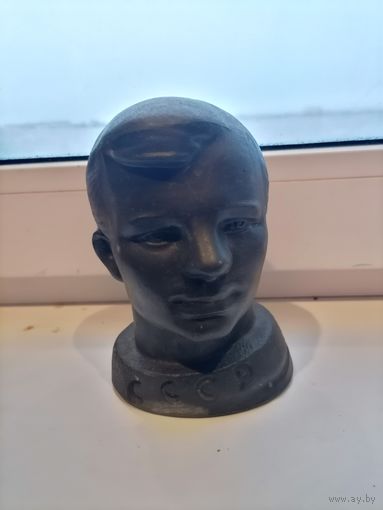 Бюст Юрий Гагарин