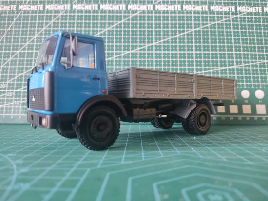 Масштабная модель МАЗ-5337 Бортовой Масштаб 1/43 Наш автопром