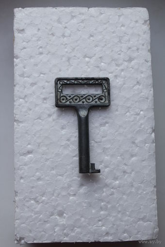 Красивый редкий ключик винтажный от шкафов